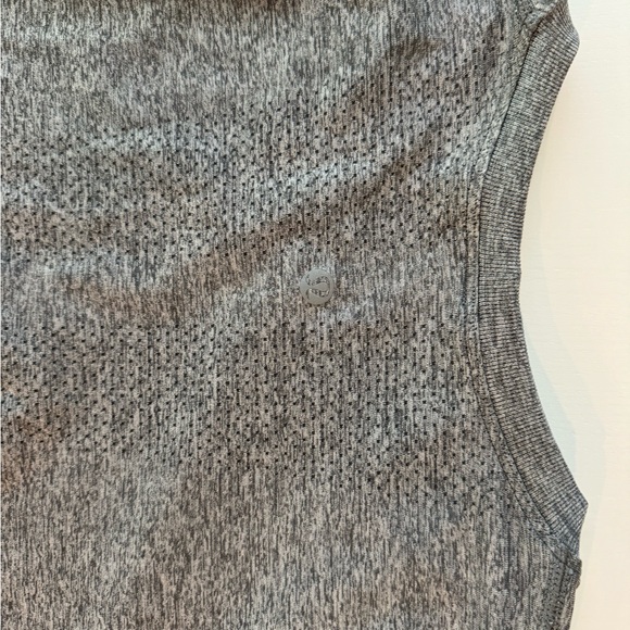 Lululemon swiftly tech relaxed fit, sz10,worn a few times. Excellent condition - Picture 6 of 6